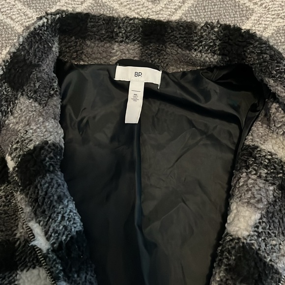 Men’s Jacket - Picture 3 of 3